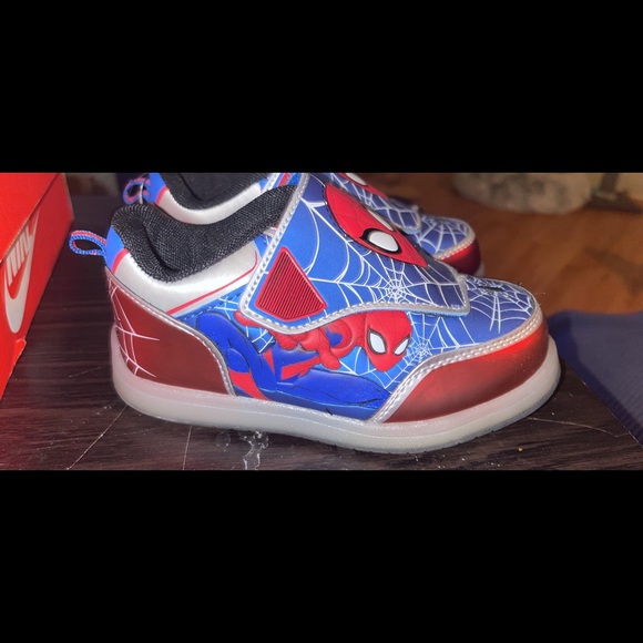 Spider-Man sneakers - Picture 6 of 6